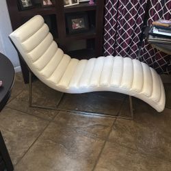 Chaise Lounge - Like New