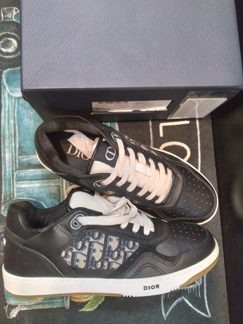 Christain Dior Sneakers Size 42