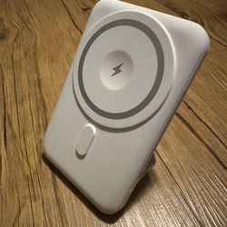 5000mah Magnetic Fast Charger 20w With Stand New White