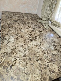 Dining Room Table & Chairs