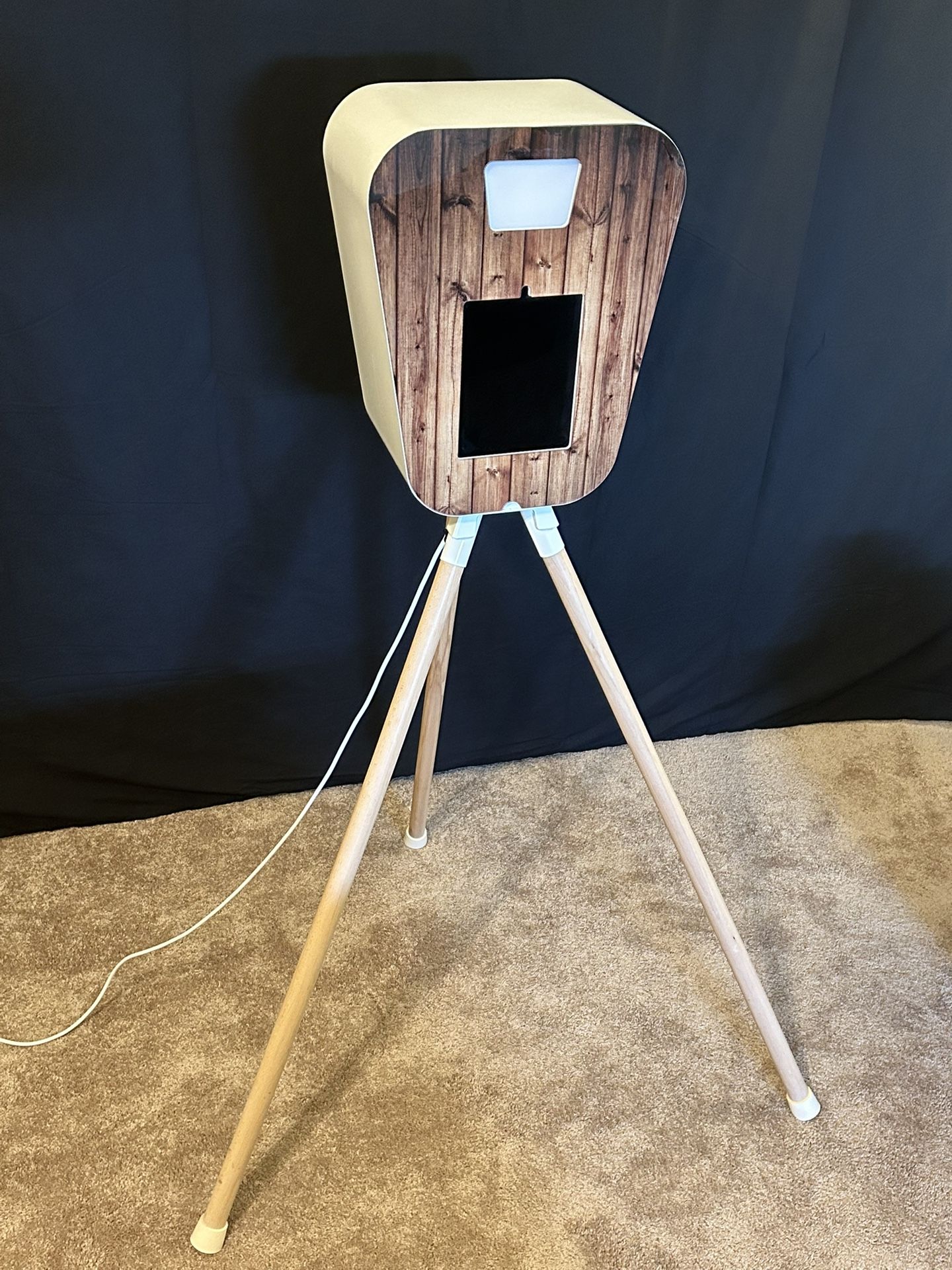 UK-Made RETRO iPad Photo Booth – LED Light, Flight Case, Rare in US