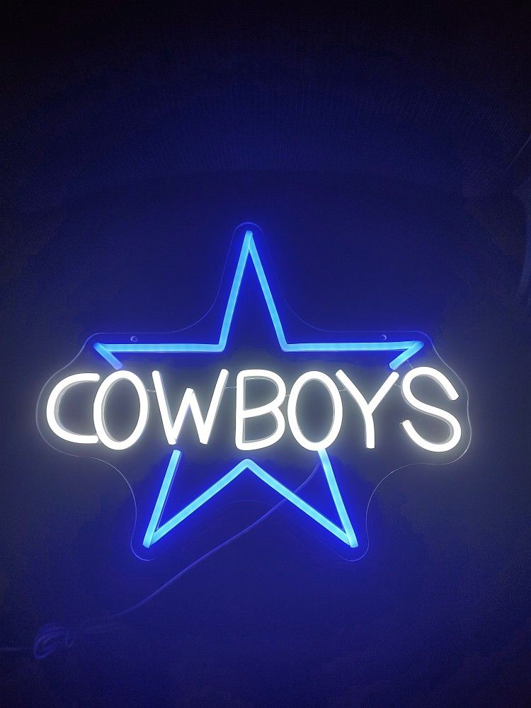 DALLAS COWBOYS LED LIGHT SIGN.  17" X 13".     6 FT. USB CORD.  NEW.  PICKUP ONLY.