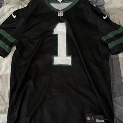 Mens Medium Nike Gardner Jersey