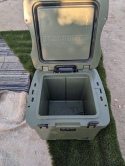 K2 Summit 30 Qt Wheeled Cooler Roto Mold Yeti Grizzly Igloo