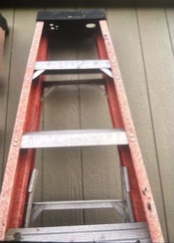 Werner Ladder 300LB Capacity 8FT (12 FT Reach)