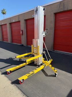 2022 Sumner Material Lift Model 2124