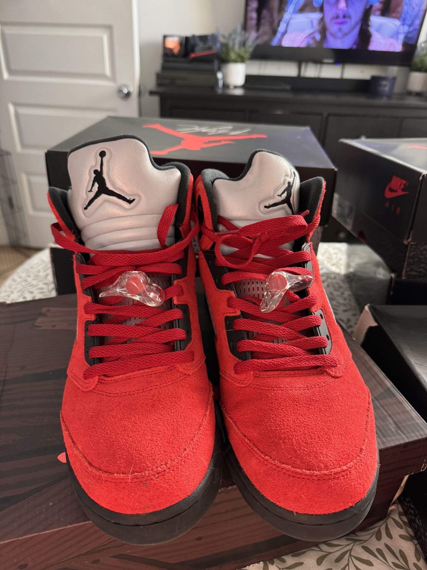 Jordan 5 Toro Red 