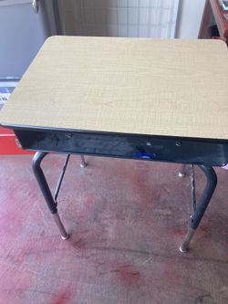 Nice Children Desk Adjustable Height 