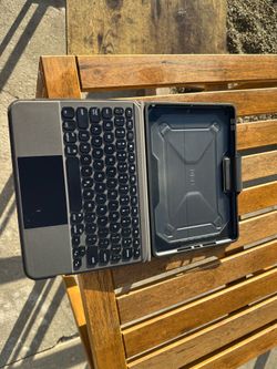 UAG Combo Touch for iPad (7th, 8th and 9th generation) keyboard case with trackpad, wireless keyboard, Smart Connector technology