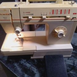 Singer Merritt 4530 sewing machine. Excellent Condition 