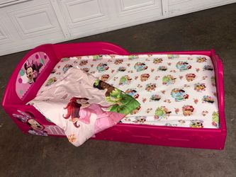 Minnie Mouse Toddler Bed with Bedding
