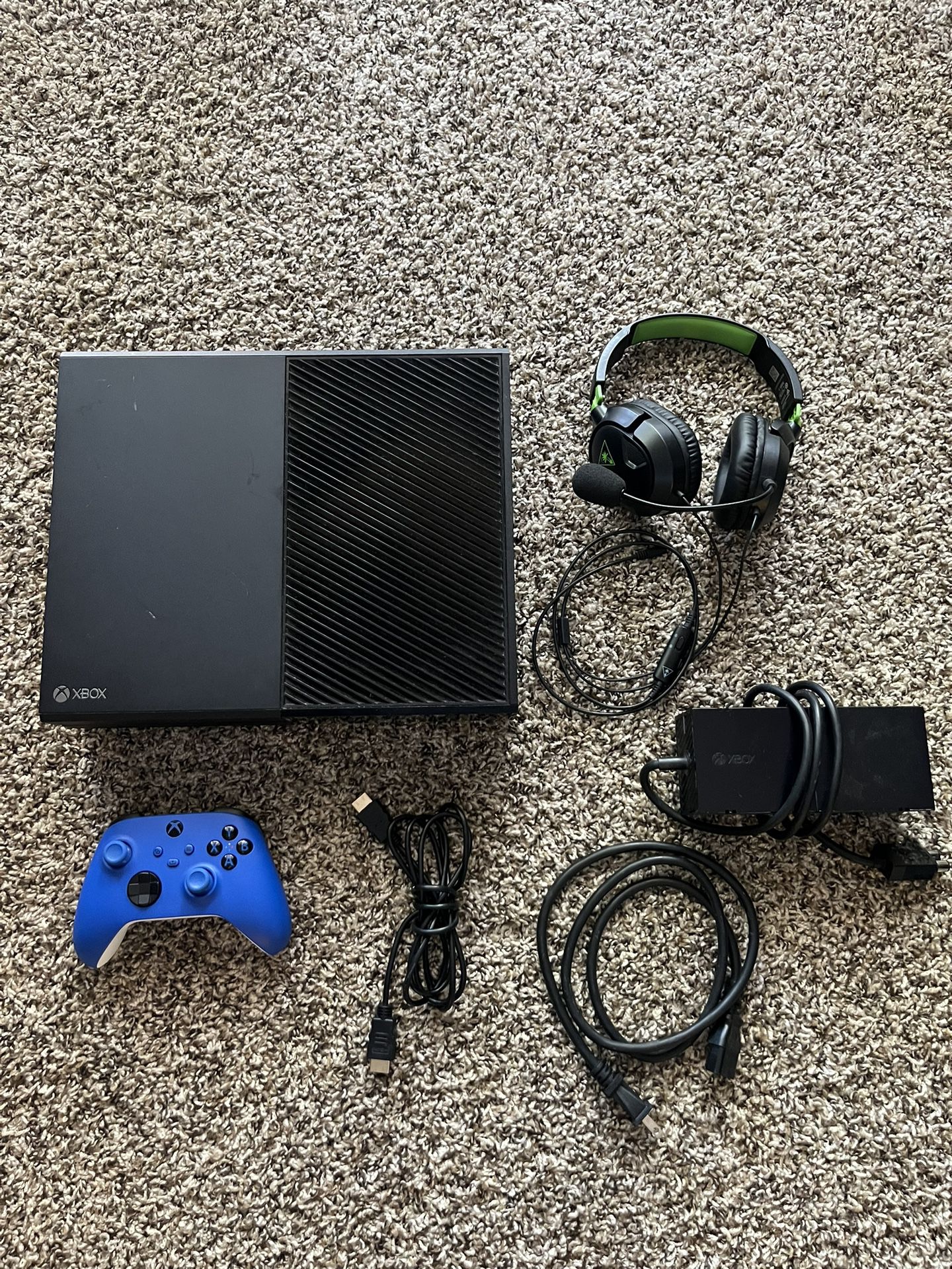 Xbox One (Disc Edition), Controller, Turtle Beach Headset