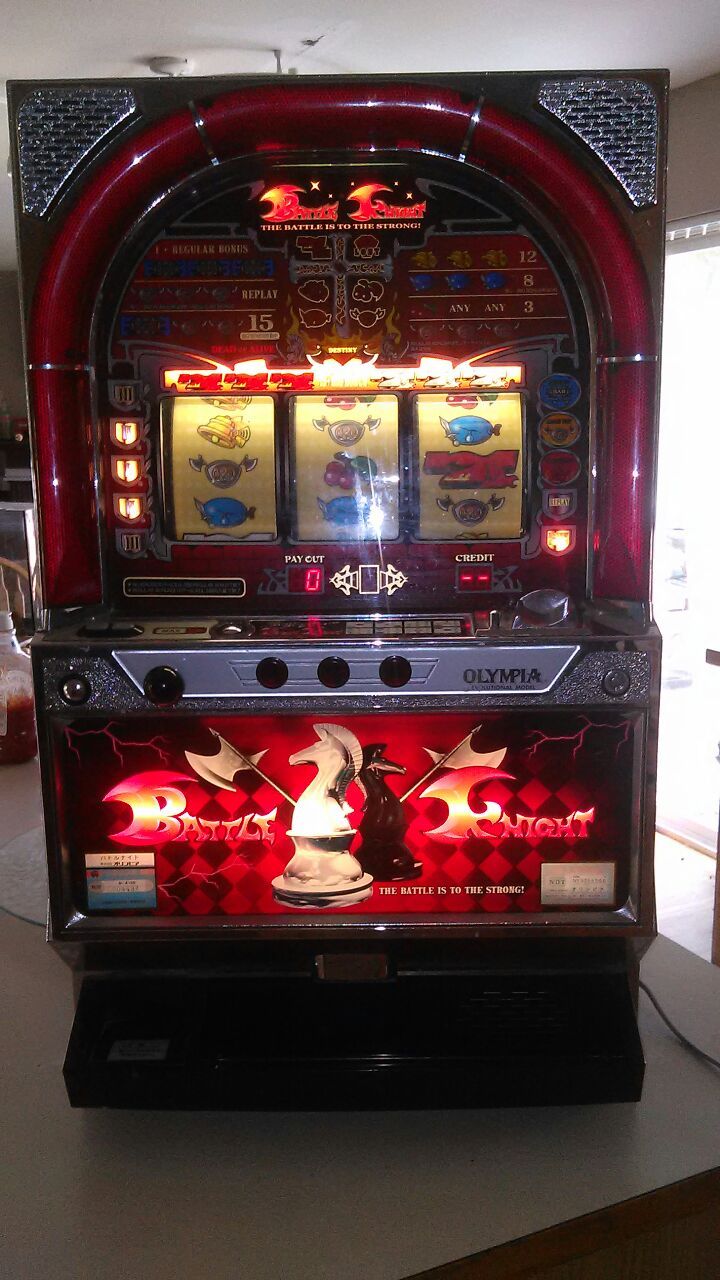 BATTLE KNIGHT SLOT MACHINE QUARTER'S OR TOKENS IN LIKE NEW CONDITION