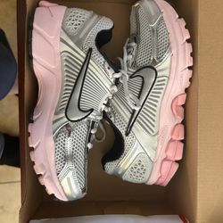 Nike women’s Zoom Vomero 