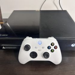 Xbox One With Games And One Controller 🎮🎮🎮🎮🎮🎮🎮🎮🎮🎮🎮