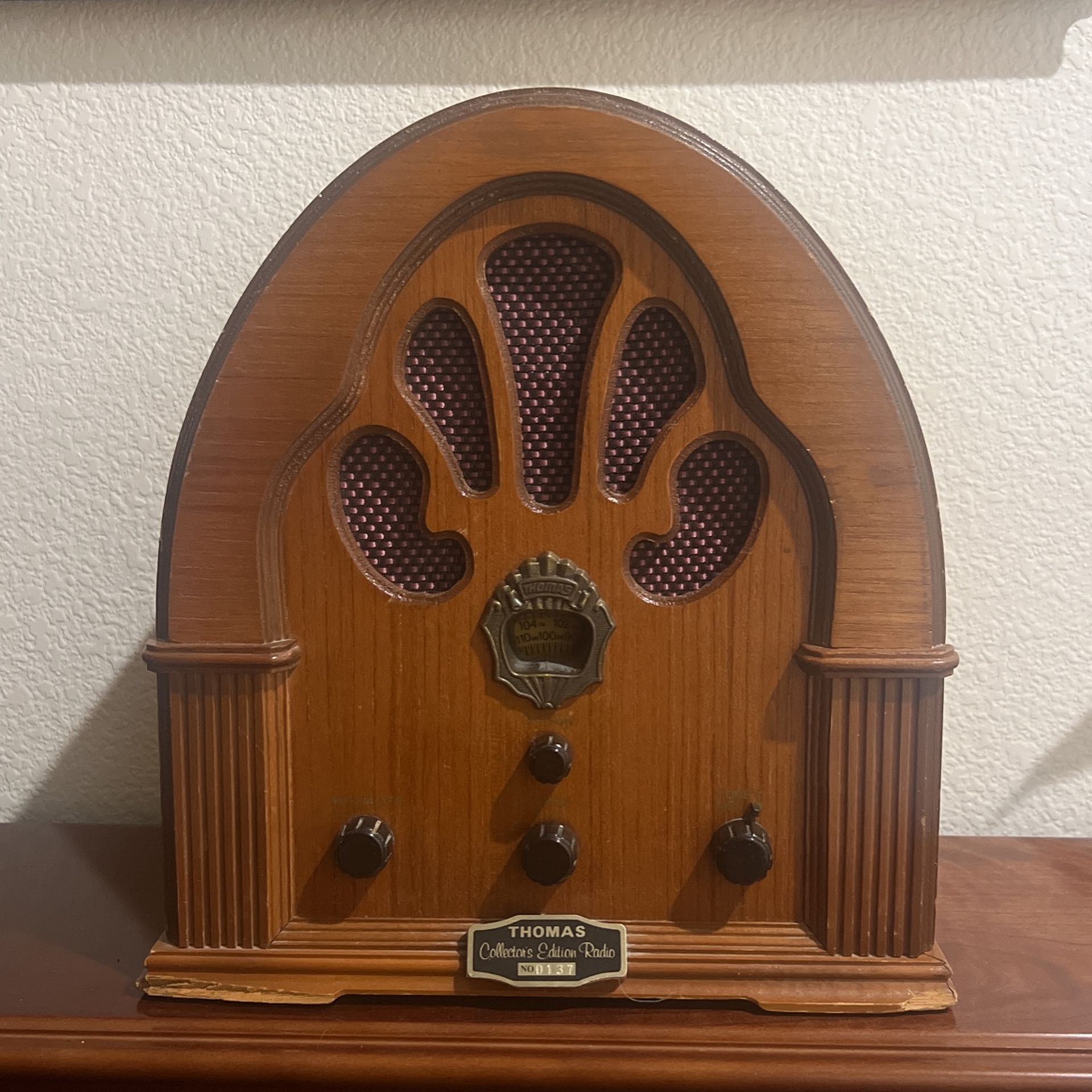 Vintage Thomas Pacconi cathedral Collection, Edition, Radio Number 0137