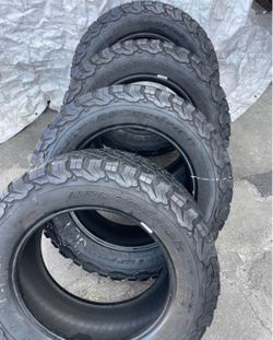 305/55/20 Bfgoodich Set de Tires en buenas condiciones de vida las 4