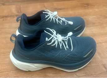 Saucony Hurricane 25 Sneakers.  Size 8.5 Women’s/7 Men