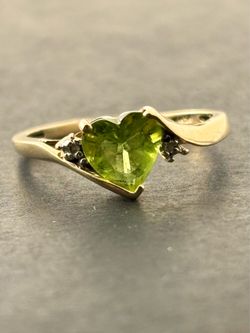 10K Gold Heart Stone Ring Size 7