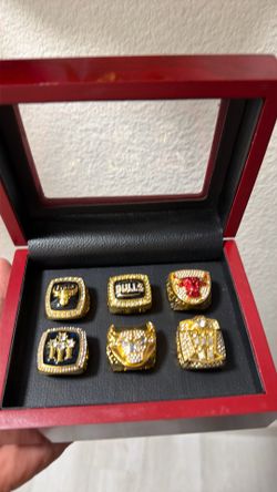 Chicago bulls rings with box