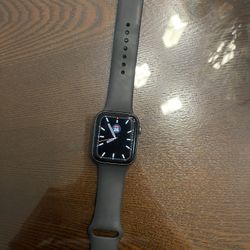 Apple Watch 4 , 44mm (GPS Only) for Sale in Miami Gardens, FL