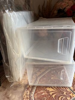 8 clear shoe boxes
