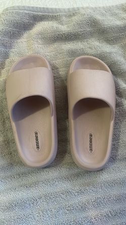 Pale mauve sandals