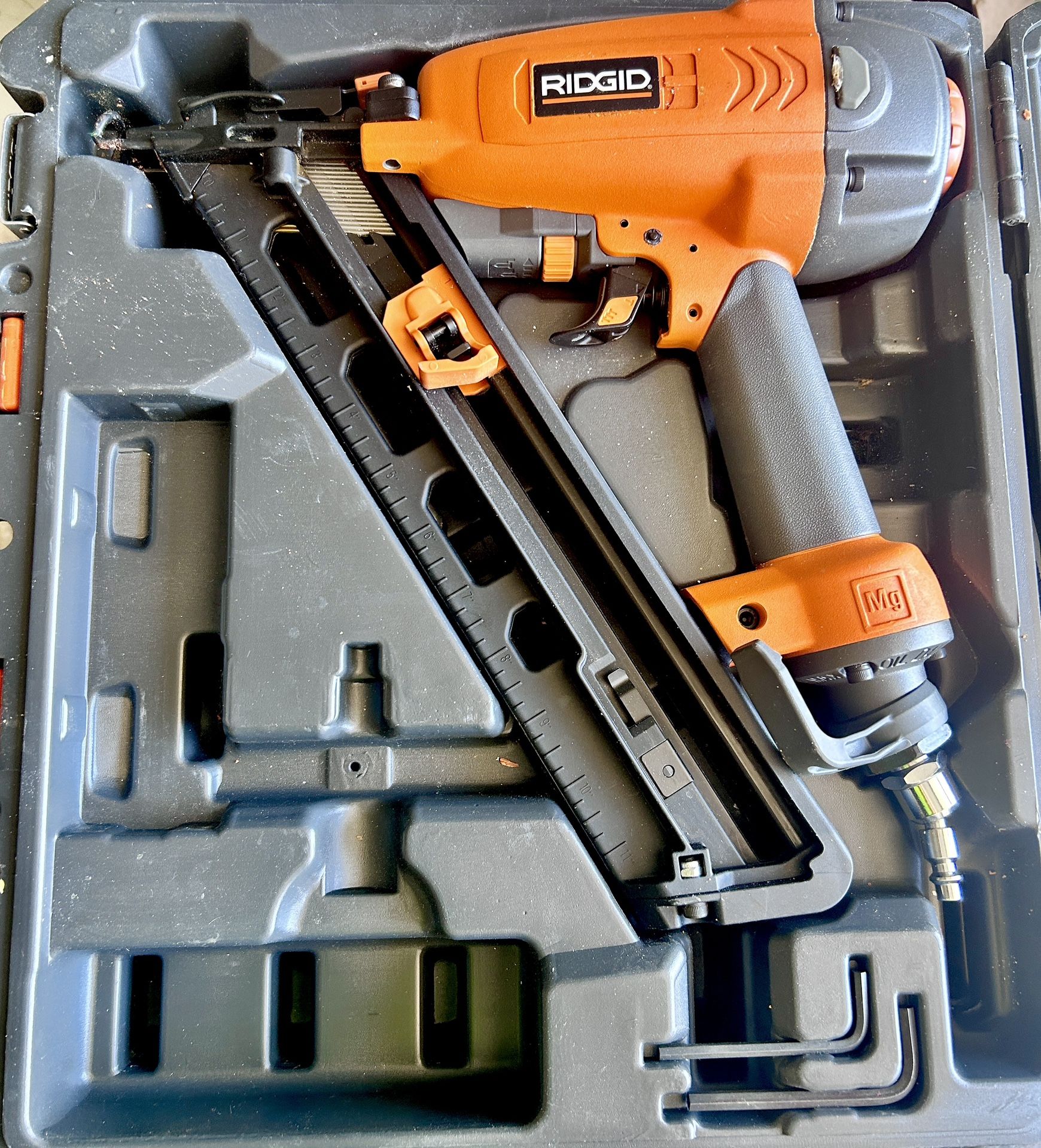 Ridgid 1"- 2 1/2"  Angled Finish Nailer