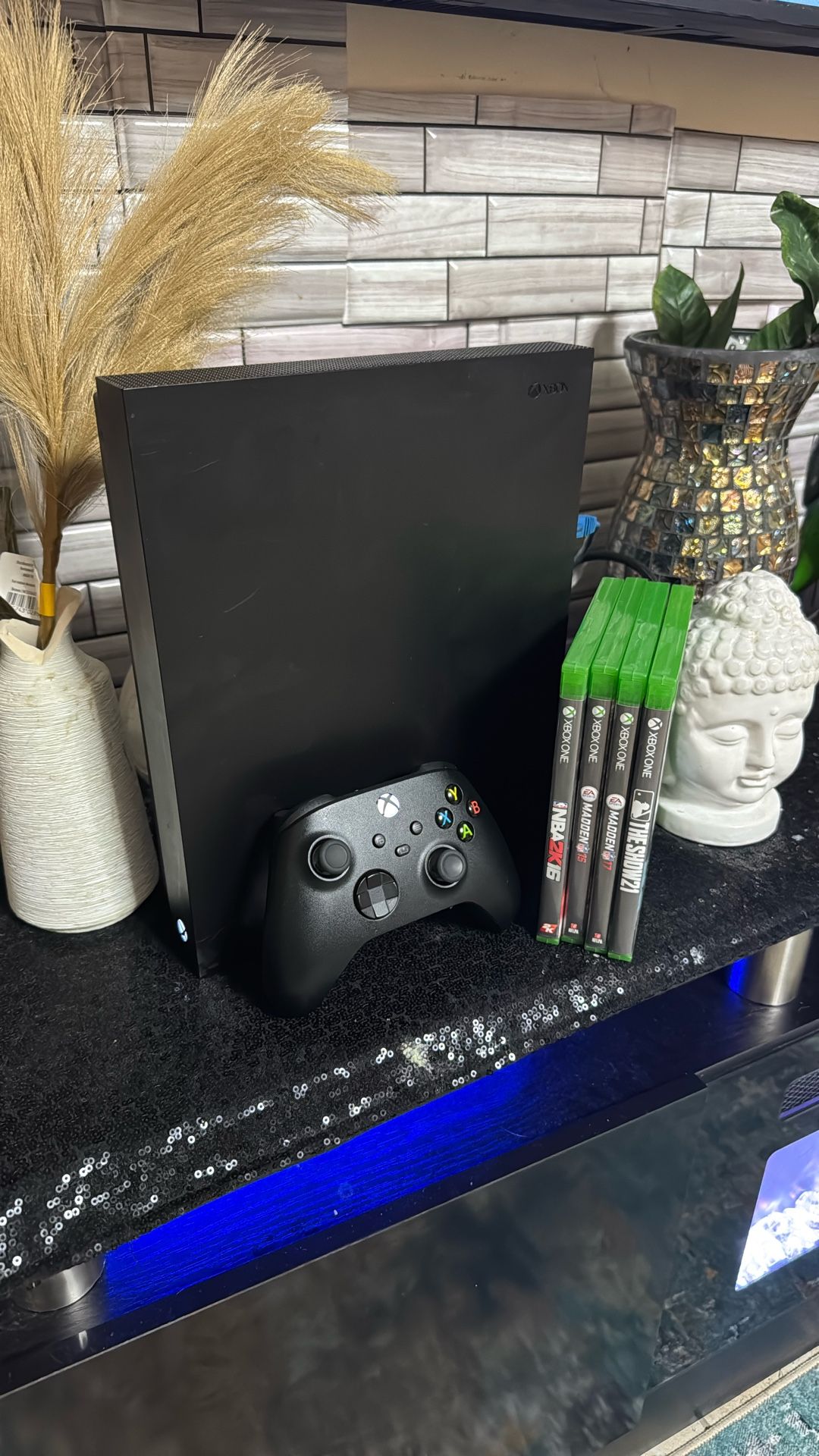 Microsoft Xbox One X 4k HDR Console 1Tb