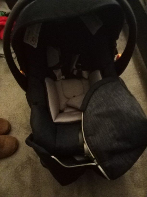 Chicco Infant Car seat 