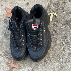 Woman Size 7 Fila Work Shoe