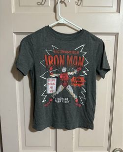 Boys The Invincible Iron Man T-shirt Size Medium Marvel Short Sleeve