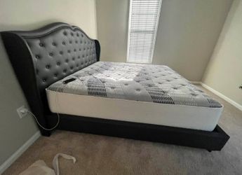 💎 King Set – $760💎 Queen Set – $699 ✅ Includes: Bed Frame + Beautyrest Black Hospitality Mattress