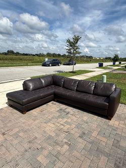 Natuzzi leather sectional couch- Delivery available
