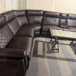 The table is from Weekend, the sofa is from an American store, I don't remember the name.