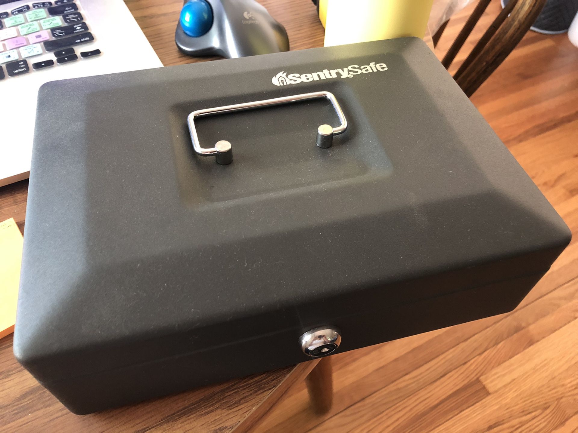 SentrySafe cash box, locking cash box with small money tray, small, CB-10