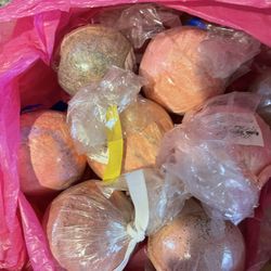 6 Bath Bombs With Steeling Sliver Rings Inside 