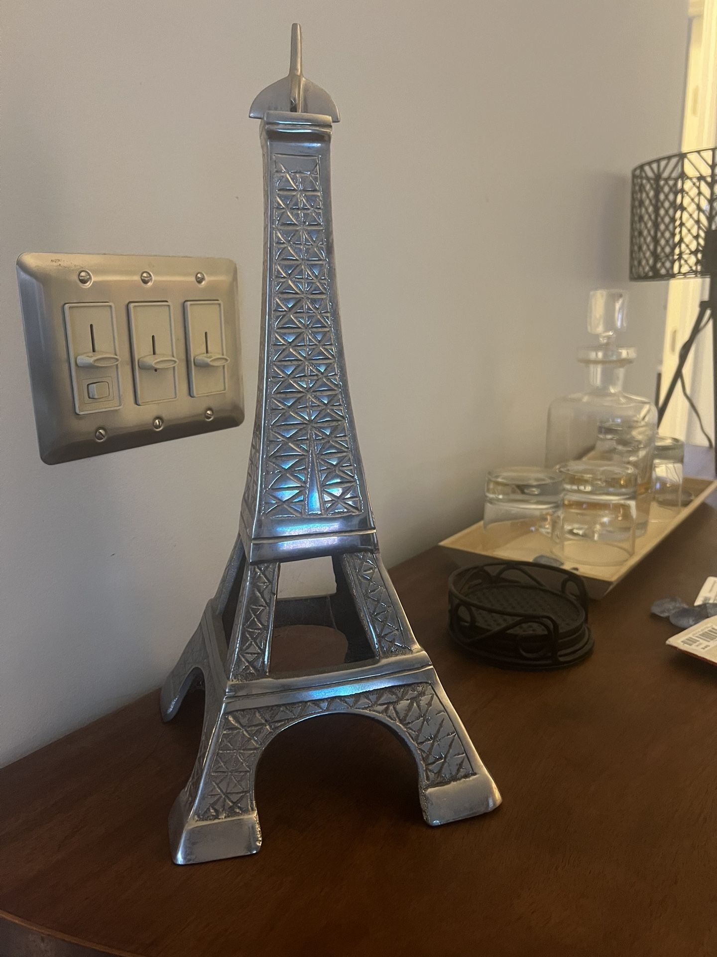 EIFFEL TOWER STATUE