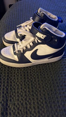 Boys Nike Court