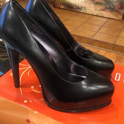 Black Heels - Simply Vera Size 8