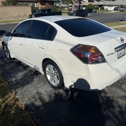 2011 Nissan Altima - 3.5 SR Sedan 4D