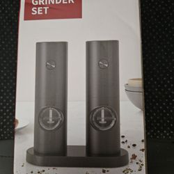 Electric Salt and Pepper Grinder Set 2-Pack, Battery-Operated, Automatic. New