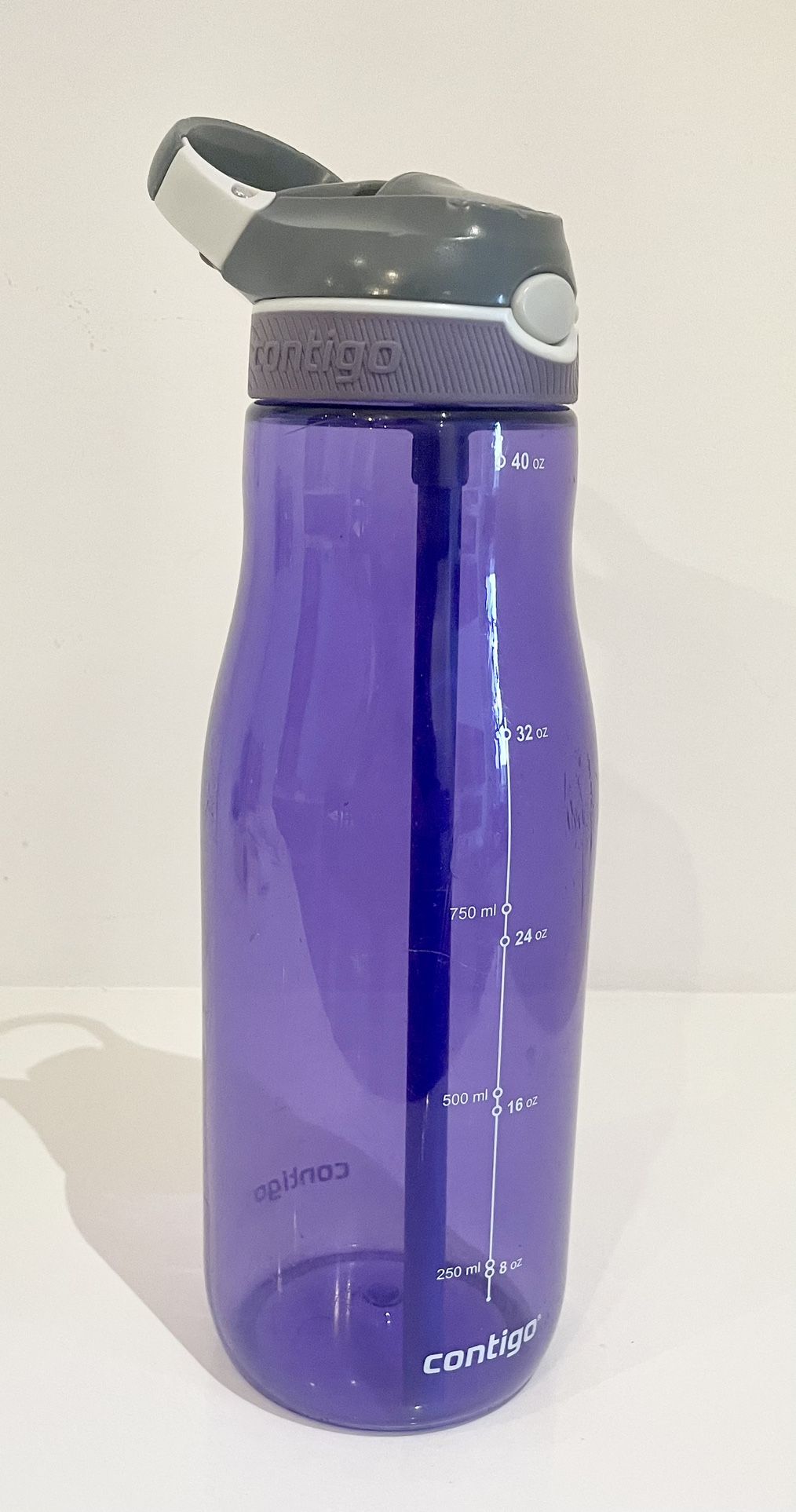 Contigo - Locking - Autospout - Plastic Water Bottle - 40 oz - Purple for  Sale in Philadelphia, PA - OfferUp