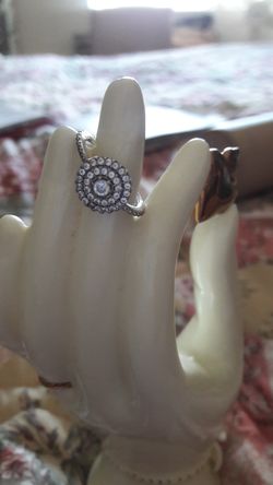 Silver ring w/ cz stones size 7