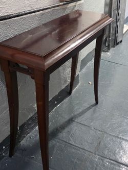 3 diferent tables separete prices small $20 round $40 long $50