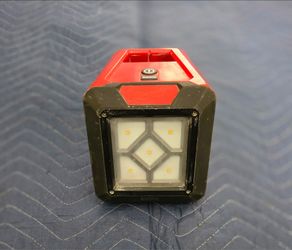 Milwaukee M12 Flood Light