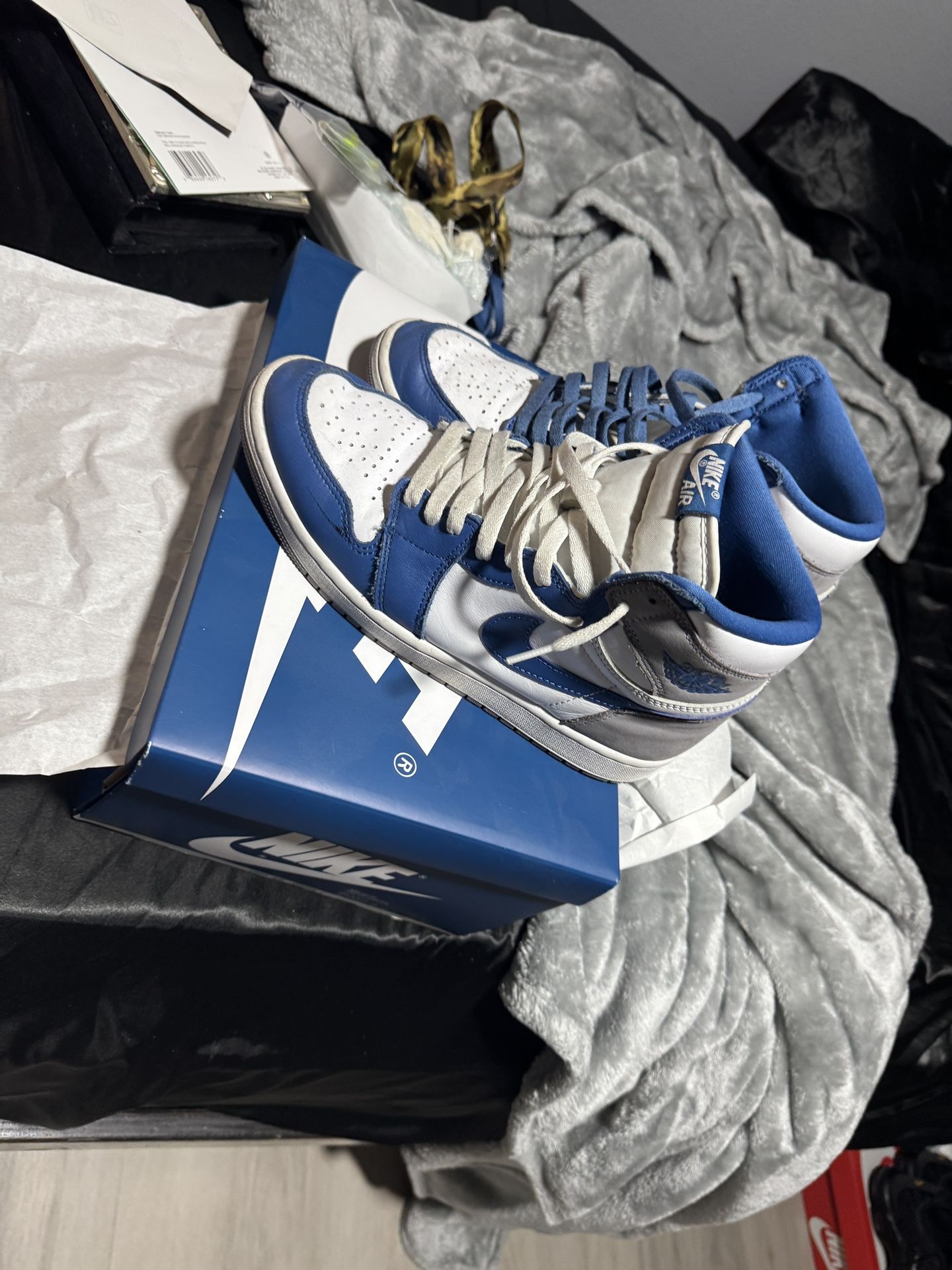 Jordan 1 retro of slightly worn size 9.5 men
