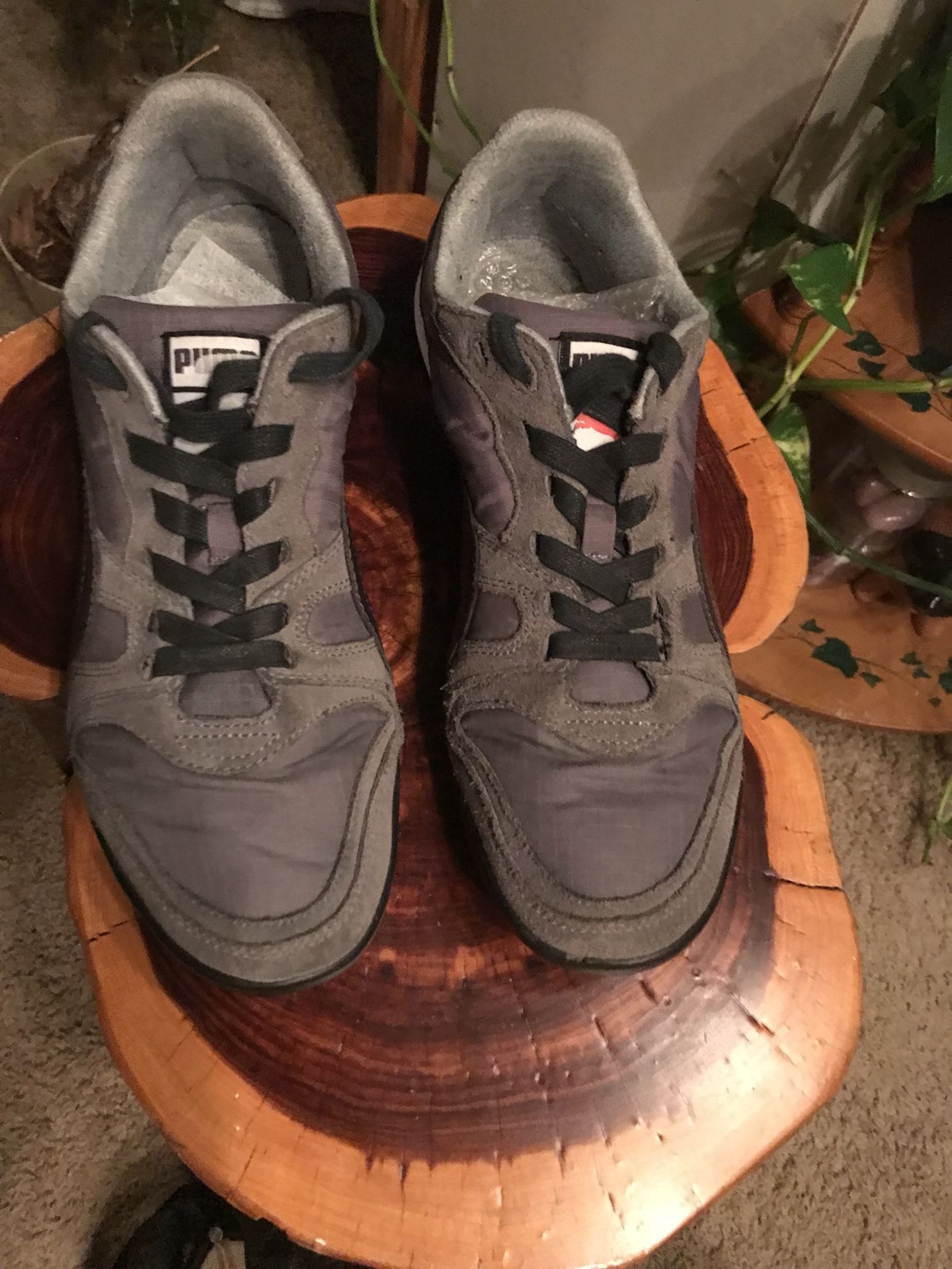 Vintage Pumas size 8.5 men 10 Women. Super lightweight and comfy