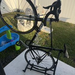 GIANT Def9 Bicycle With Rolling Stand 