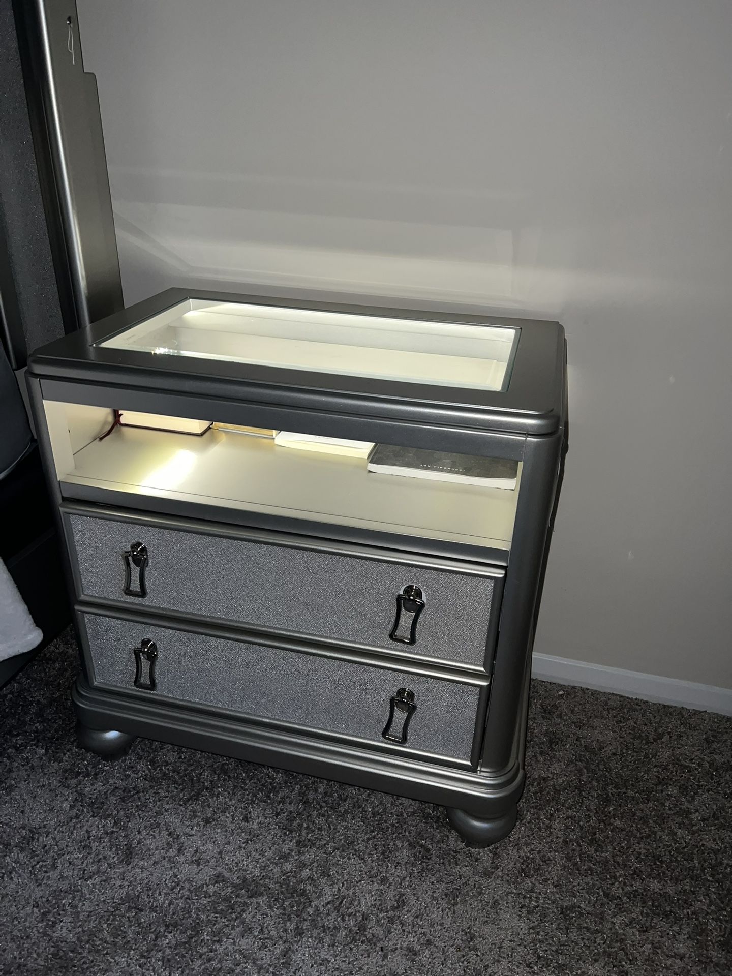 Diva II 5 King Gray Bedroom Set with King Mattress